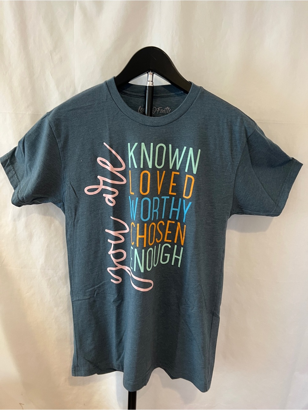 Love Faith Women’s Small Inspirational Graphic T-Shirt Known Loved Worthy Chosen